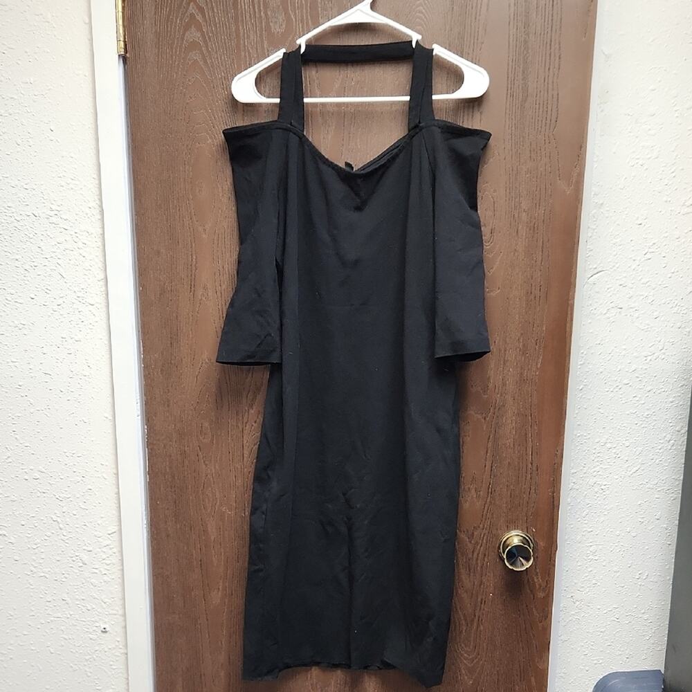 BOLD elements Black Off-Shoulder Midi Dress